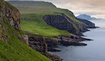 Falaises à Mykines dans les îles Féroé